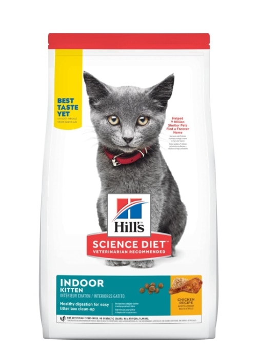 Bolsa de alimento Hill's Science Diet Indoor para gatitos con la imagen de un gato gris de ojos amarillos y collar rojo